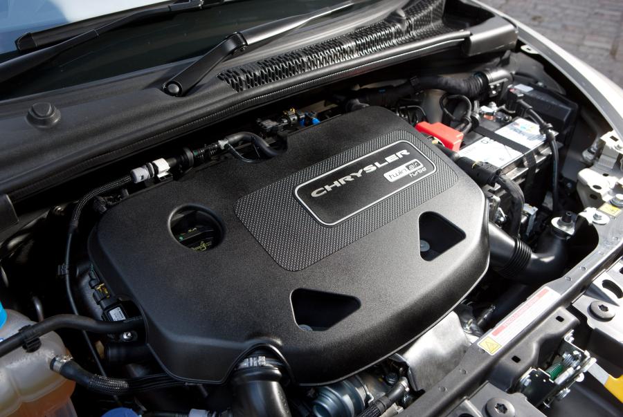  Chrysler Ypsilon 2011 года  (фото 3 из 50)